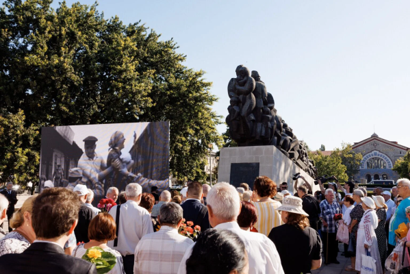 Zeci de mii de destine frânte. Republica Moldova comemorează victimele deportărilor din 1949