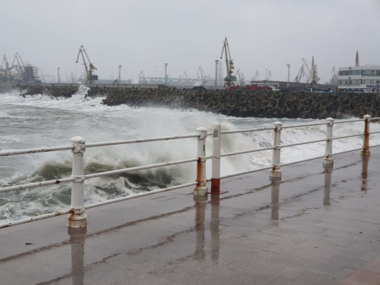 UPDATE Acuzații de abuz în Portul Constanța: Mai mulți căpitani susțin că autoritățile portuare le-au pus viețile în pericol obligându-i să efectueze manevre pe furtună / Au sesizat DNA și Ministerul Transporturilor / Reacția ANR