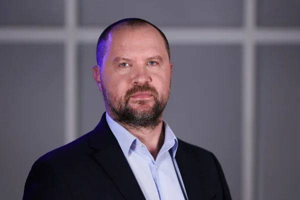 Evaziunea fiscală, pretextul perfect: serviciile cer din nou puterea / Ce ar putea învăța Nicușor Dan din experiența lui Traian Băsescu cu binomul