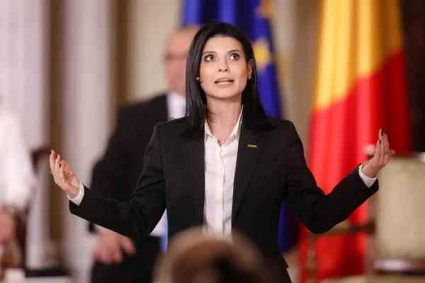 Video
        Dezbatere prezidențială 2025. Lasconi: „Mă întristează că m-ați băgat în aceeași oală cu acești combinatori” LIVE TEXT