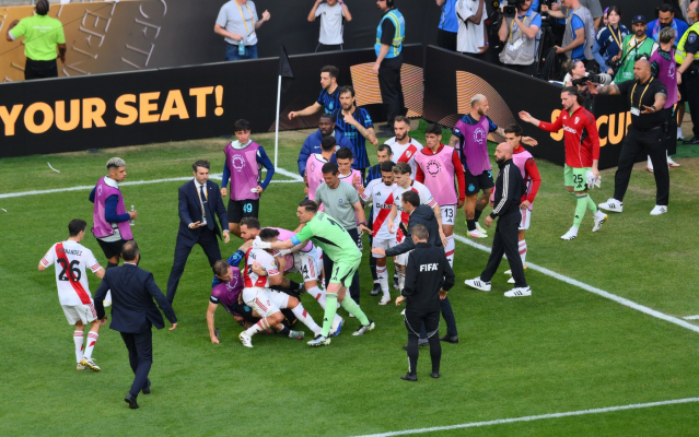 Chivu, în optimi cu Inter la Mondialul Cluburilor, incidente la finalul meciului cu River Plate