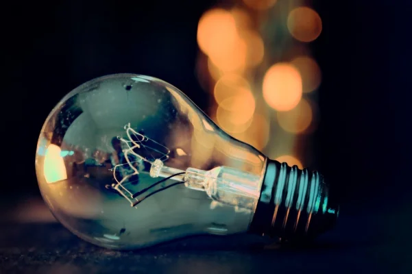 Șansele ca TVA la energia electrică să scadă, pe fondul liberalizării pieței. „Decizia finală va fi luată de liderii coaliţiei”