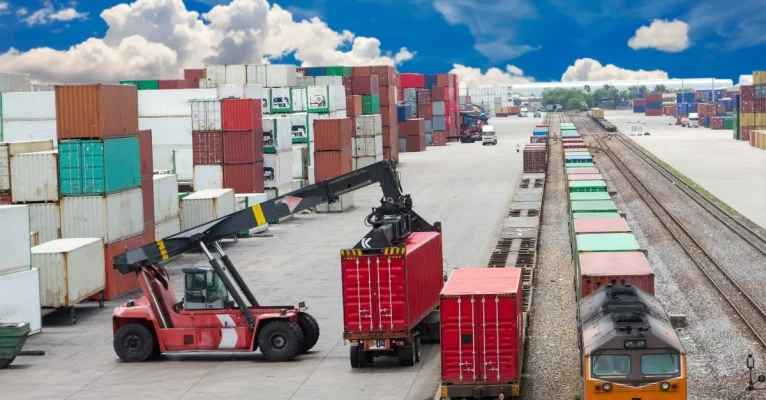 Exporturile britanice de produse de lux, mai mici cu 43% din cauza Brexitului, potrivit unui raport Walpole