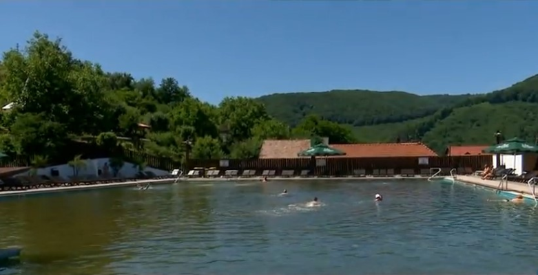 La Praid s-a redeschis ștrandul cu apă sărată. Localnicii speră că turismul în zonă se va relua