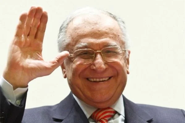 Ion Iliescu, diagnosticat cu „formatiune inlocuitoare de spatiu la nivel pulmonar, avansata loco-regional”. Fostul presedinte este stabil hemodinamic, cu „necesar minim de oxigen”
