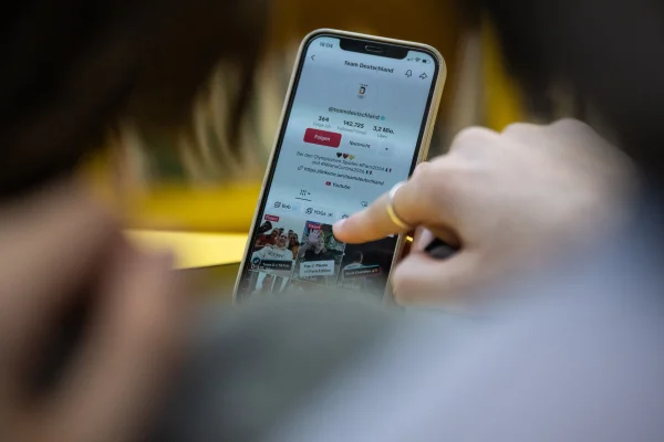 SRI avertizează: Pe TikTok au fost identificate conturi ce folosesc nume şi sigle asemănătoare cu cele ale instituţiei