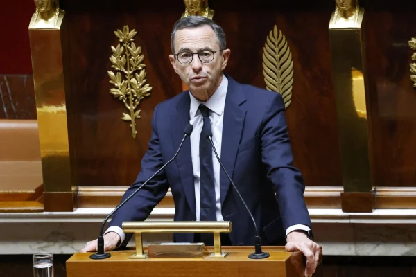 Franța: Ministrul de Interne anunță INTERZICEREA mai multor grupuri de activiști de la marginile spectrului politic