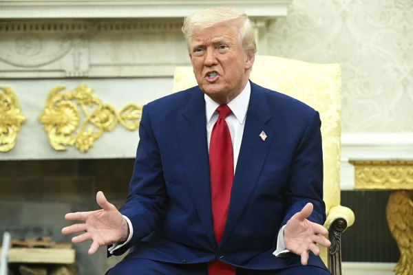Trump atacă Universitatea Harvard și o numește o „glumă” unde se „învață ura și prostia”
