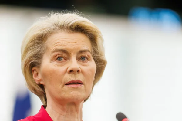 Ursula von der Leyen și-a anunțat prezența la funeraliile Papei Francisc, alături de alți mari lideri mondiali