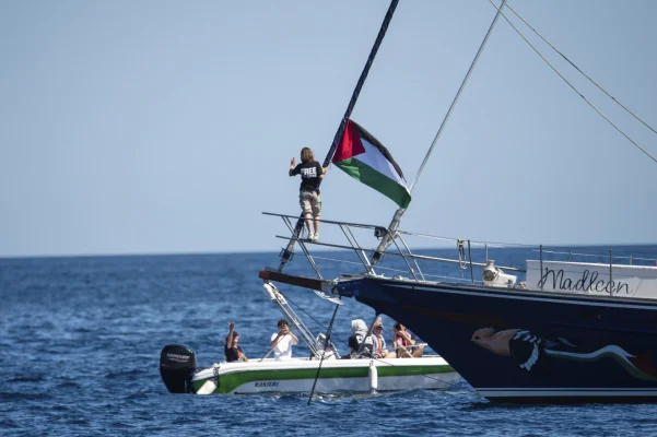 Nava cu ajutoare pentru Gaza, în care se afla și Greta Thunberg, interceptată de Israel. Activiștii au fost reținuți