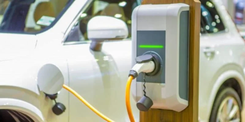 Rabla auto pentru instituții publice: Bugetul pentru electrice și hibrid s-a epuizat în doar 3 minute!