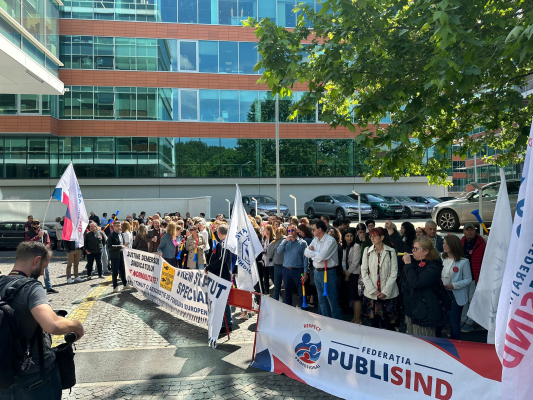 Ziua 5 de proteste la MIPE: salarii mai mici cu 42% pentru cei care gestionează fonduri europene