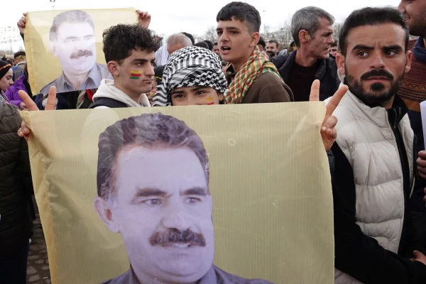 După 40 de ani de conflict cu statul turc, Partidul Muncitorilor din Kurdistan (PKK) urmează să se DESFIINȚEZE