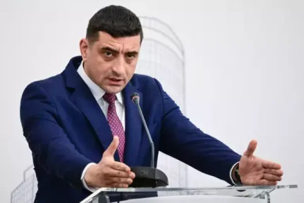 George Simion îl atacă iar pe Emmanuel Macron, în Franţa: "Nu îl respectăm. Încearcă să intervină în alegerile noastre"