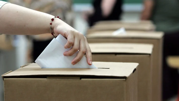Cum votează românii care sunt în vacanță, în străinătate, la turul 2 al alegerilor prezidențiale 2025