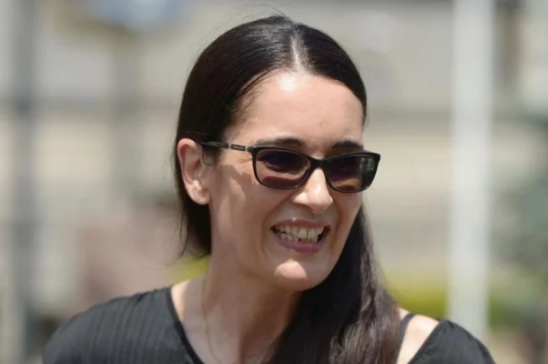PSD: Clotilde Armand taie 133 mil. lei de la școli și spitale ca să dea mai mulți bani la panseluțe