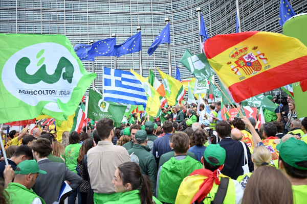 Protest al fermierilor la Bruxelles față de noul buget al Uniunii Europene. Reforma politicii agricole îi nemulțumește