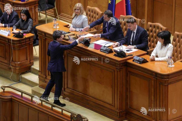 Parlament - ședință solemnă/ Senatul și Camera Deputaților au luat act de începerea mandatului președintelui Nicușor Dan