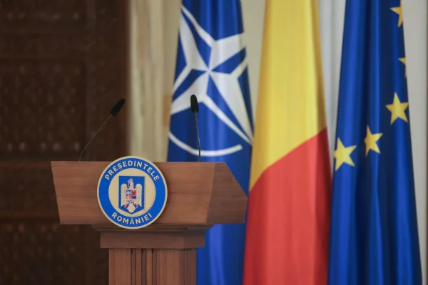 Candidații la prezidențiale, în vizită la Universitatea București pentru a semna declarația pentru „păstrarea direcției europene” a României