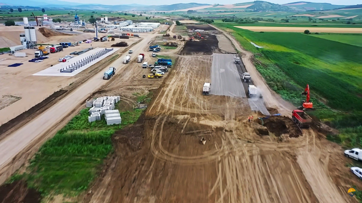 Asociația Pro Infrastructură avertizează că proiectele scoase din PNRR nu pot fi toate transferate în Programul Transporturi care are alocată suma de numai 5,5 miliarde euro, iar proiectele contractate însumează 7,7 miliarde € plus alte 15,6 miliarde € care au cereri depuse