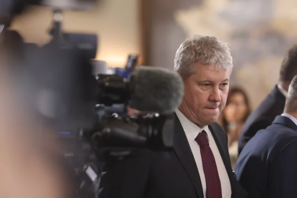 Cătălin Predoiu, la 35 de ani de la Mineriada din 13-15 iunie 1990:  Rezistenţa faţă de integrarea rapidă în Vest a fost evidentă odată cu modul în care fenomenul Piața Universității a fost reprimat prin violență / Şi astăzi ne confruntăm cu forţe aparent civice şi politice vizibile sau mai puţin observabile care încearcă să schimbe cursul istoric al ţării