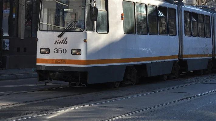 Circulaţia tramvaielor 32, blocată în capitală din cauza unui accident rutier produs în zona Calea Rahovei/Calea Ferentari