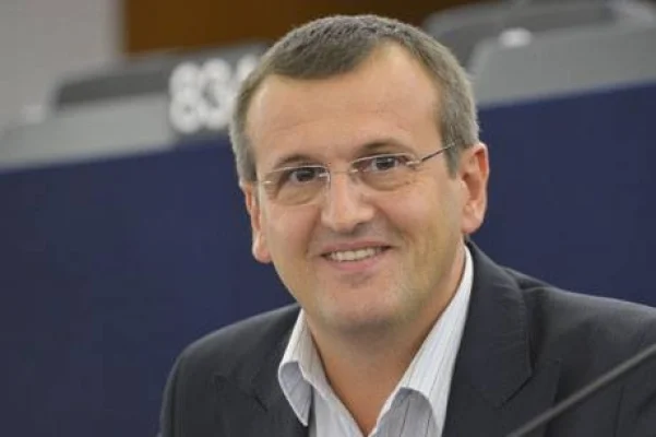 Politologul Cristian Preda, atac la "rocada premierilor", propusă de Grindeanu. "Rotativa guvernamentală, cea mai proastă dintre ideile zămislite de mintea lui Iohannis".
