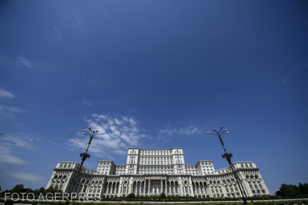 Sindicaliştii din Senat cer demontarea antenelor şi a echipamentelor care generează radiaţii, amplasate pe Palatul Parlamentului