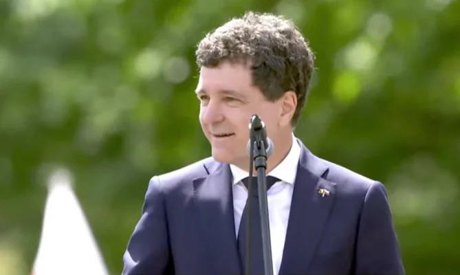 Învestirea președintelui ales. Nicuşor Dan îşi preia mandatul prezidenţial