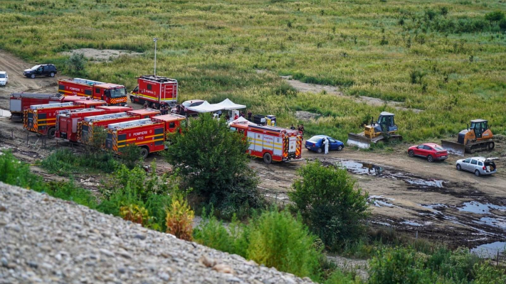 Incendiul de la groapa de gunoi Aninoasa a fost lichidat. Pompierii au intervenit patru zile şi patru nopţi