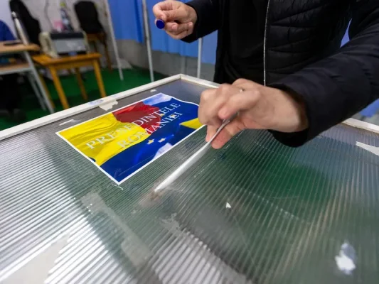 Zeci de secții de votare au rămas fără buletine de vot. Ce se întâmplă acum? Reacția Poliției