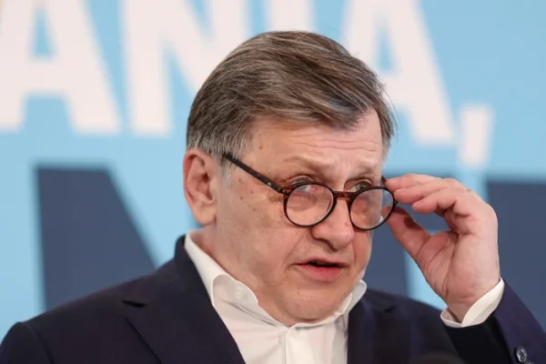 Crin Antonescu, apel la mobilizare în turul 1 al alegerilor: „Îndemn românii să vină la vot pe 4 mai și să nu cadă în capcana confuziei”