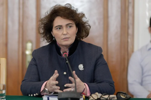 Gafă de proporții la CCR - Judecătoarea Iulia Scântei invocă statul Kosovo, nerecunoscut de România