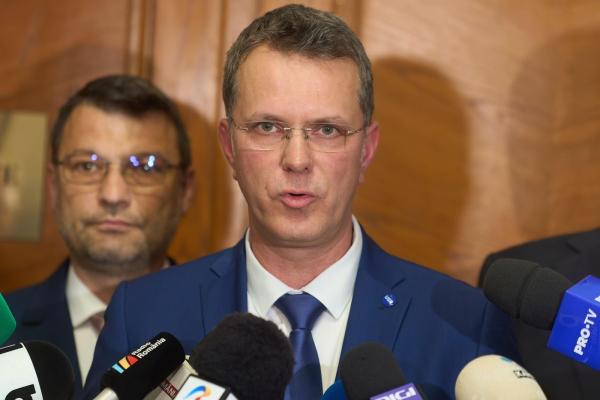 Ziua Drapelului Naţional/Ionuţ Moşteanu: Generaţii de români au luptat sub tricolor pentru libertate şi unitate