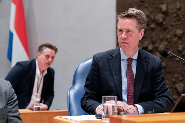 Președintele Camerei inferioare a Parlamentului olandez a propus ÎMPĂRȚIREA Belgiei între Franța și Olanda