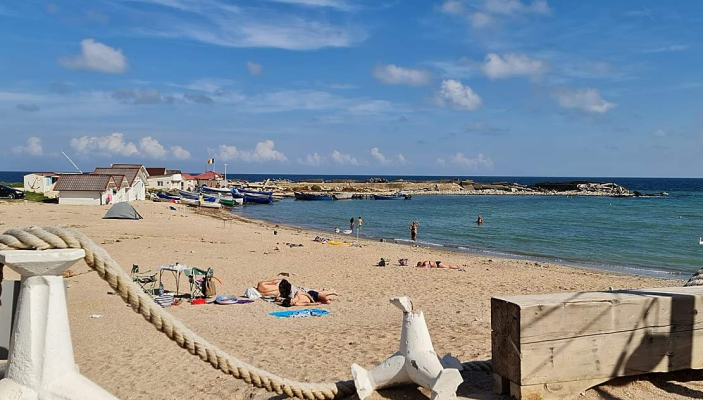 Un bărbat a murit după ce a căzut în mare de pe placa pentru surfing la 2 Mai