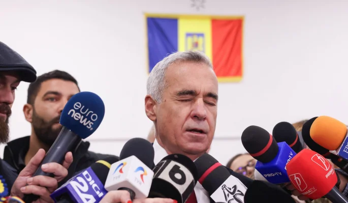 Cum a fost întâmpinat Călin Georgescu, în momentul în care a ajuns la sediul Poliției Ilfov, pentru a semna controlul judiciar - B1TV.ro