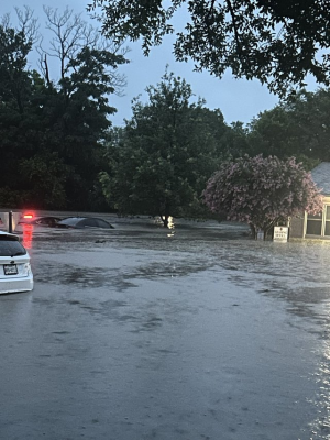Cel puţin 13 morţi şi 23 de fete dintr-o tabără date dispărute, în urma unor viituri catastrofale în Texas. Nivelul râului Guadalupe a crescut cu 8 metri în 45 de minute - VIDEO