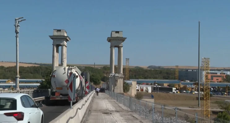 Traficul pe Podul Giurgiu-Ruse  se desfăşoară pe o singură bandă / Autorităţile recomandă rute alternative în perioada de Rusalii