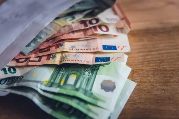 Cum s-au împărțit cele 300 de diurne, echivalentul a 10.000 lei/lună în plus la salariu, pentru magistrații detașați