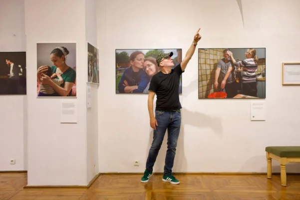 Poveşti ale diasporei cu puternic impact emoţional, documentate într-o expoziţie „misiune de serviciu public”, în premieră la TIFF