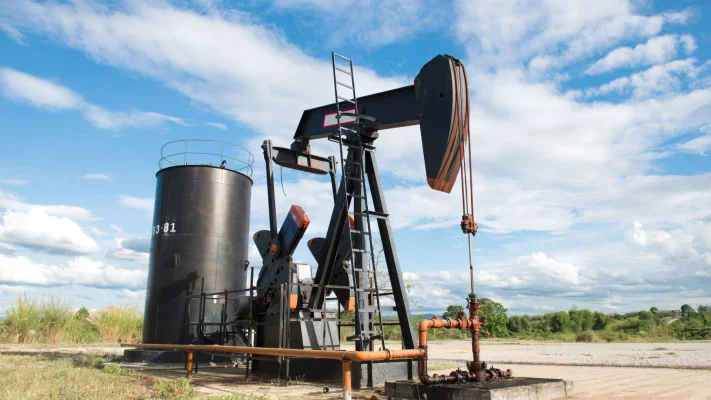 Petrolul scade pe fondul progreselor în discuțiile SUA-Iran și al temerilor privind economia globală