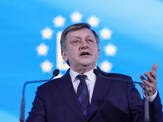 Crin Antonescu spune că există soluţii pentru creşterea ratingului de ţară. Ce propune