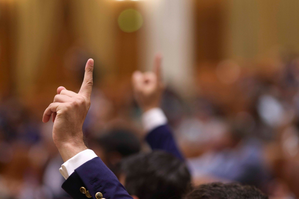 Moţiunea de cenzură inițiată de AUR- prezentată în parlament / Guvernanții, „olimpici pe podiumul rușinii”, se arată în textul documentului