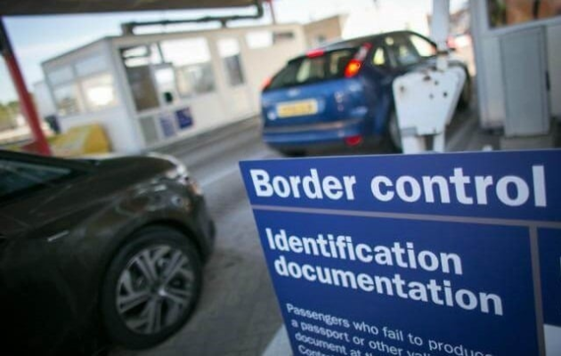 Controalele introduse de Polonia la frontiera cu Germania vor viza în special vehiculele cu mai mulţi pasageri / „Vehiculele cu geamuri fumurii vor fi de asemenea vizate”
