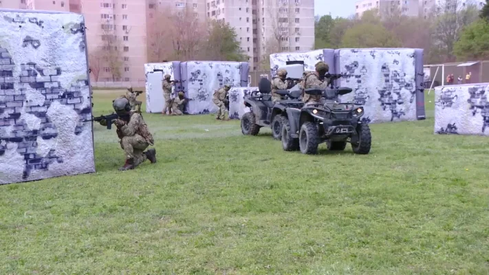 Exercițiu de luptă urbană în București. Vânătorii de munte au testat reacția Armatei în zone populate