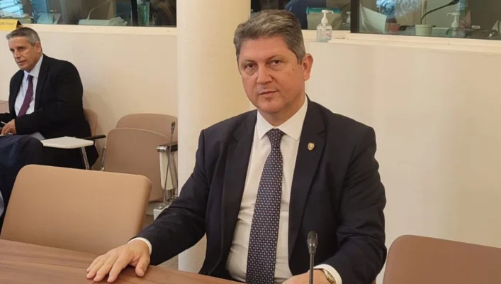 Senatorul cu studii la matrimoniale tulbură apele în PSD. Corlățeanu: Soldați de strânsură, agramați si rudimentari