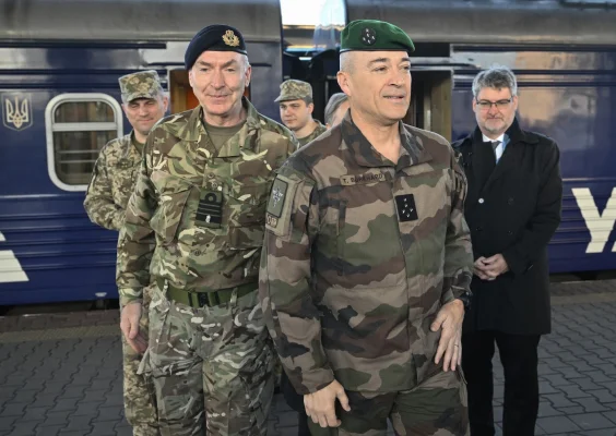 Opțiunile de reasigurare pentru Ucraina, discutate de șefii de Stat major francez și britanic la Kiev