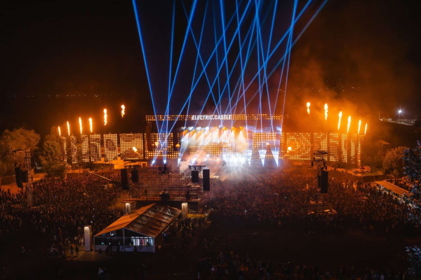 64.000 de fani, în ziua 2 la Electric Castle 2025. Yungblud, idolul rock al Generației Z, urcă pe scenă sâmbătă seară