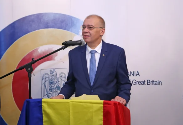 Încă un ambasador renunță la diplomație și îndeamnă explicit la vot: 'Opțiunile mele nu sunt partizane, ci fundamentate pe interesul național'
